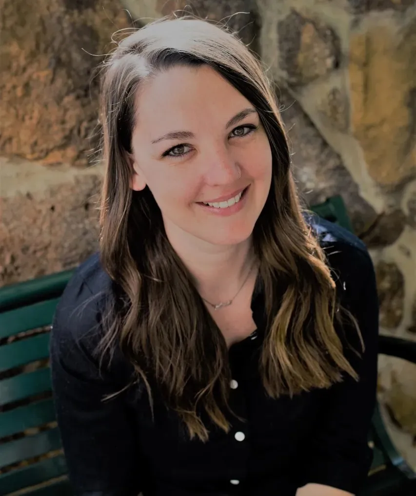 Headshot of Lindsey Shull